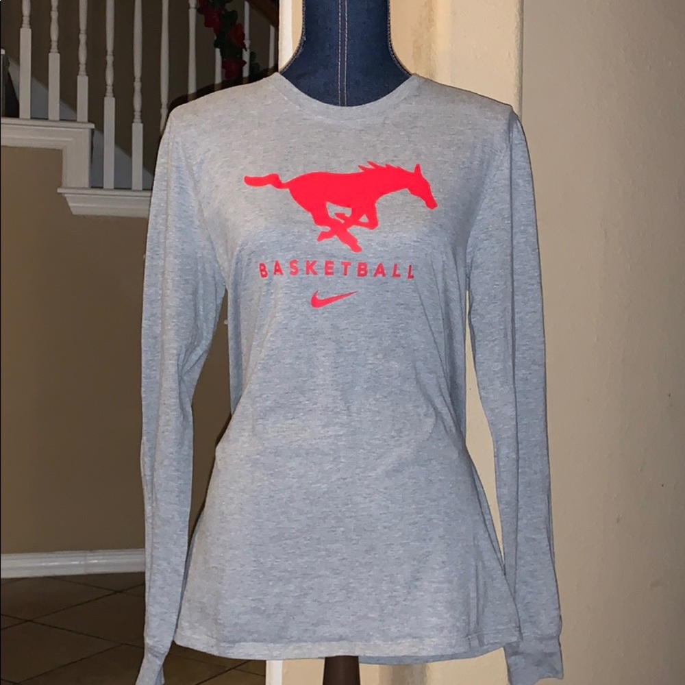 THE NIKE TEE Basketball Long Sleeve Tee Shirt